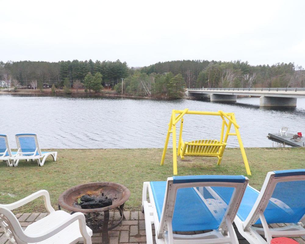 Algonquin Lakeside Inn Dwight Exteriör bild