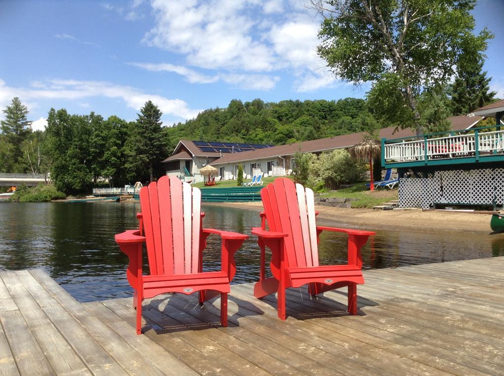 Algonquin Lakeside Inn Dwight Exteriör bild