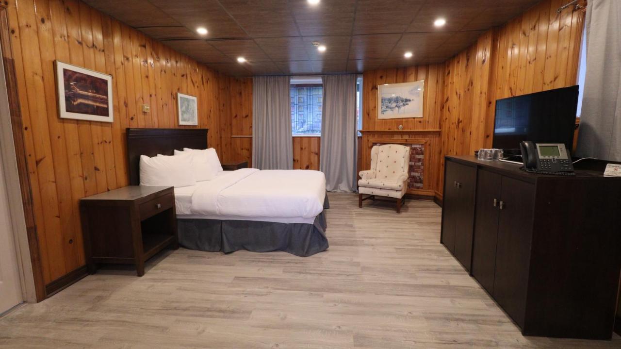 Algonquin Lakeside Inn Dwight Exteriör bild