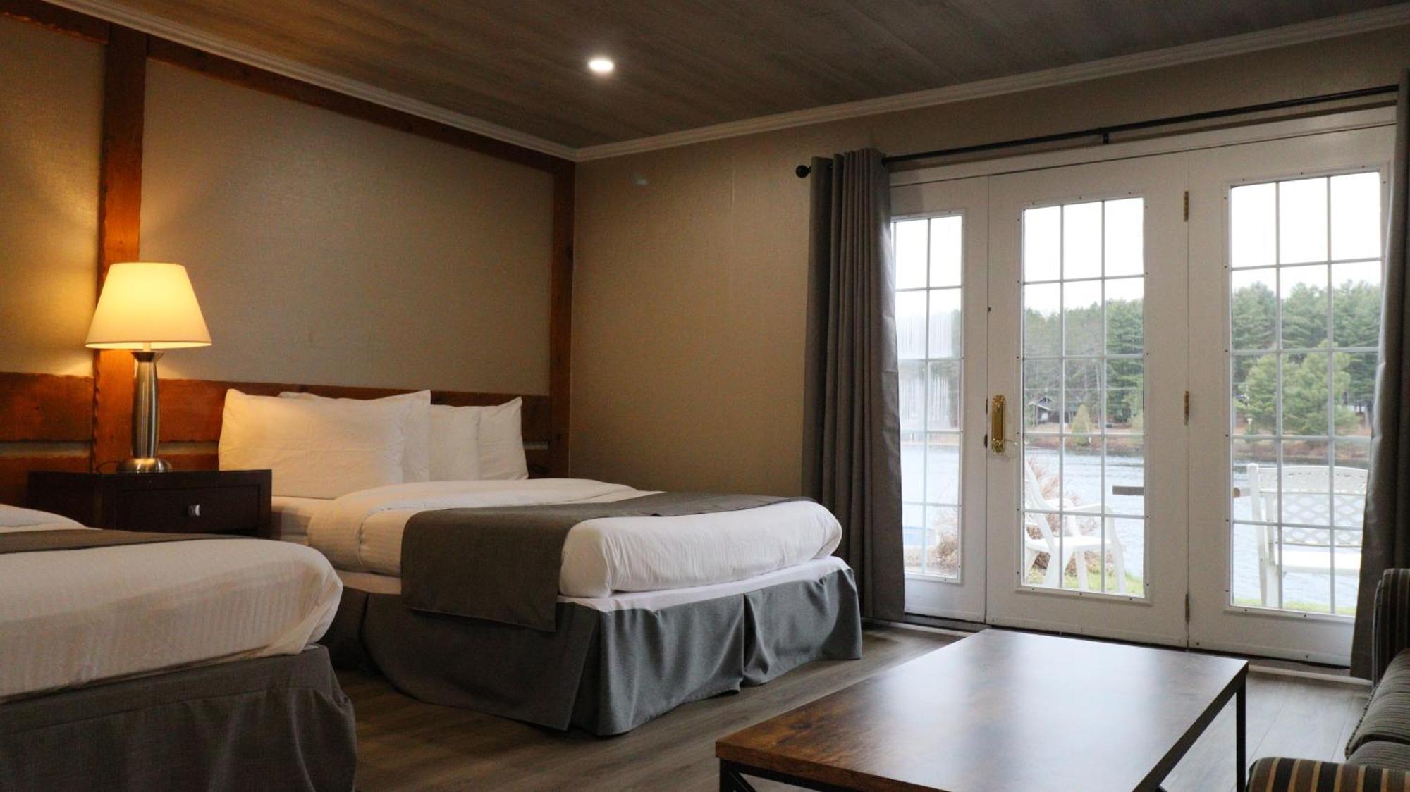 Algonquin Lakeside Inn Dwight Exteriör bild