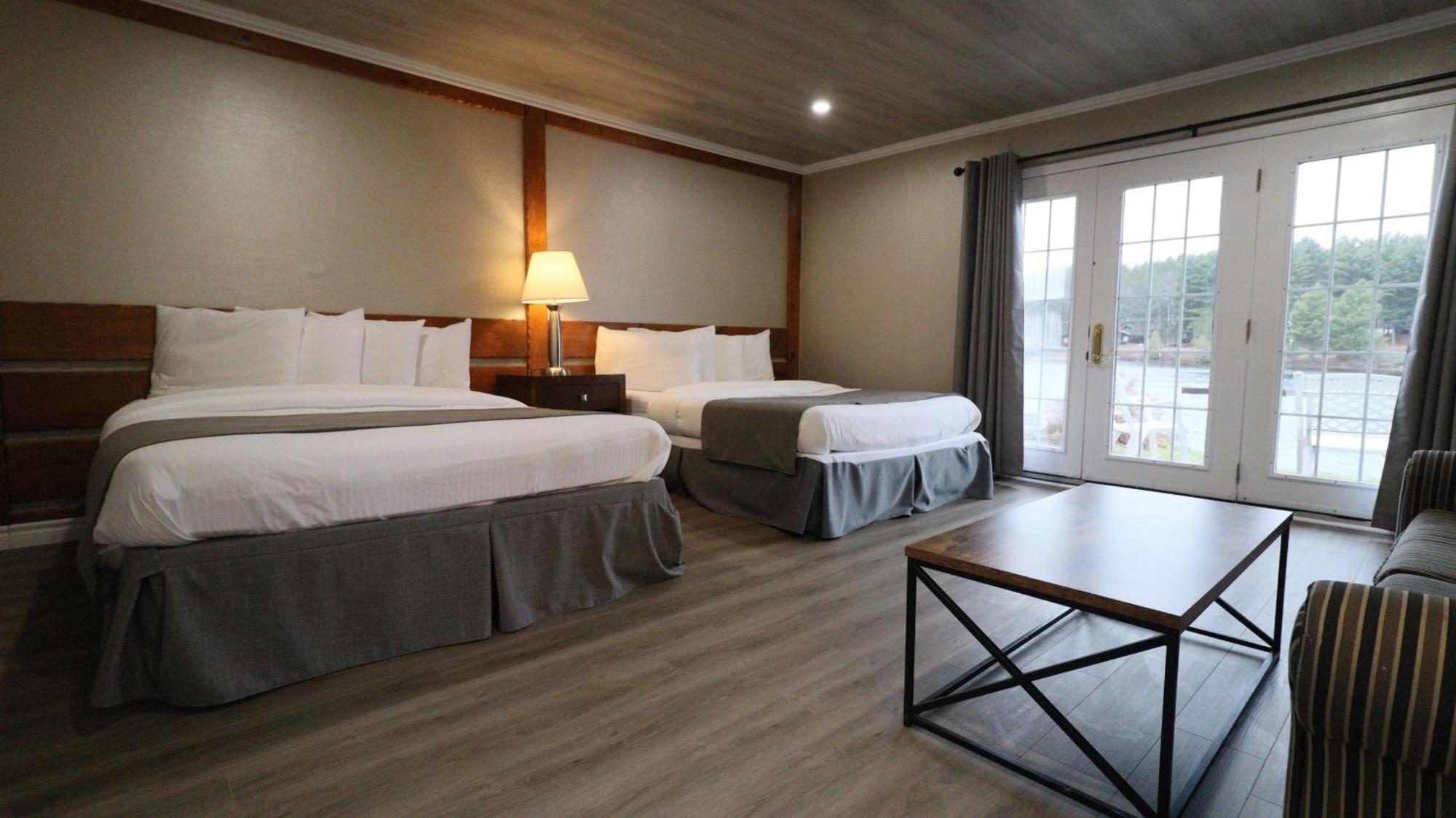 Algonquin Lakeside Inn Dwight Exteriör bild
