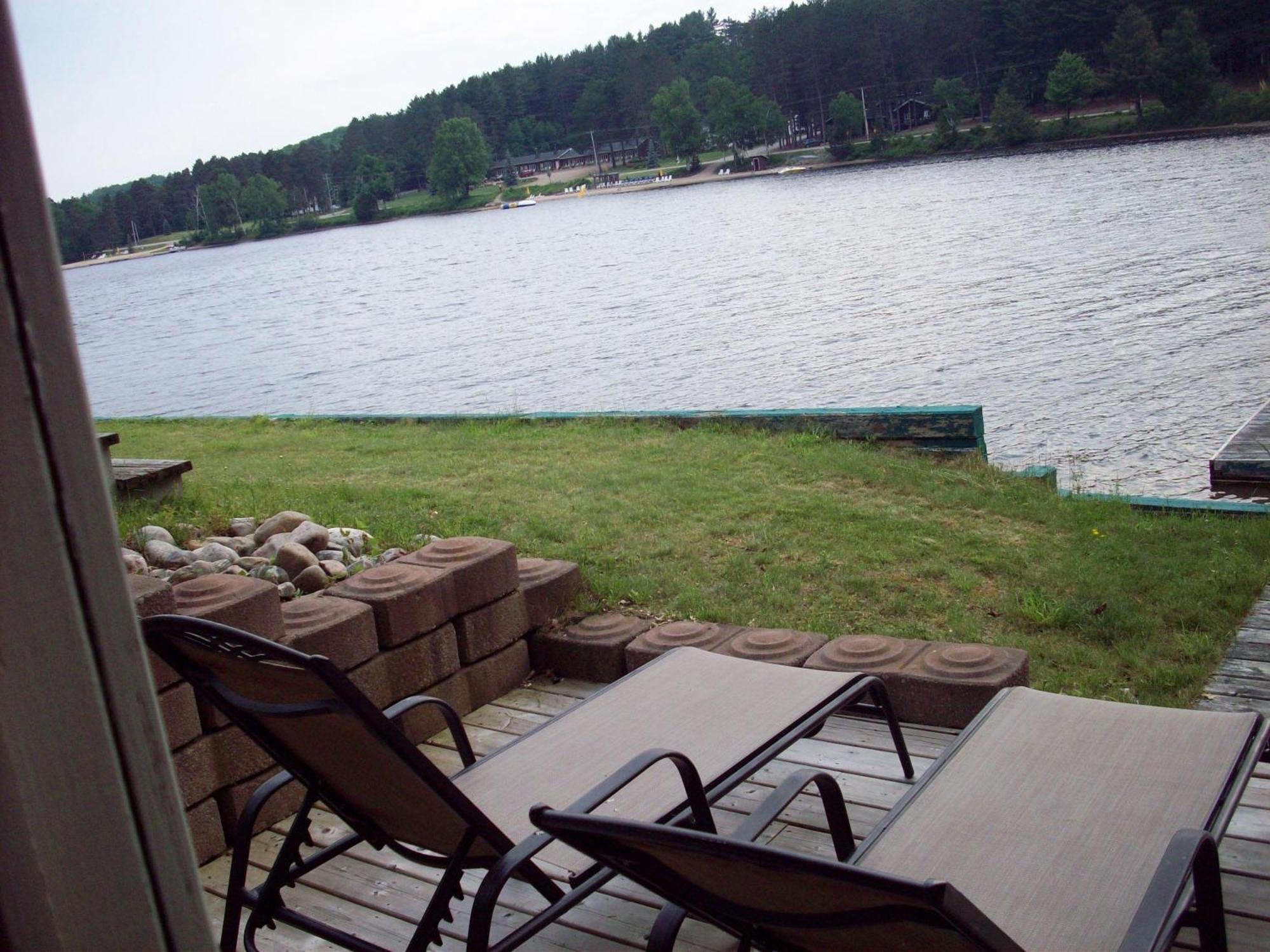 Algonquin Lakeside Inn Dwight Exteriör bild
