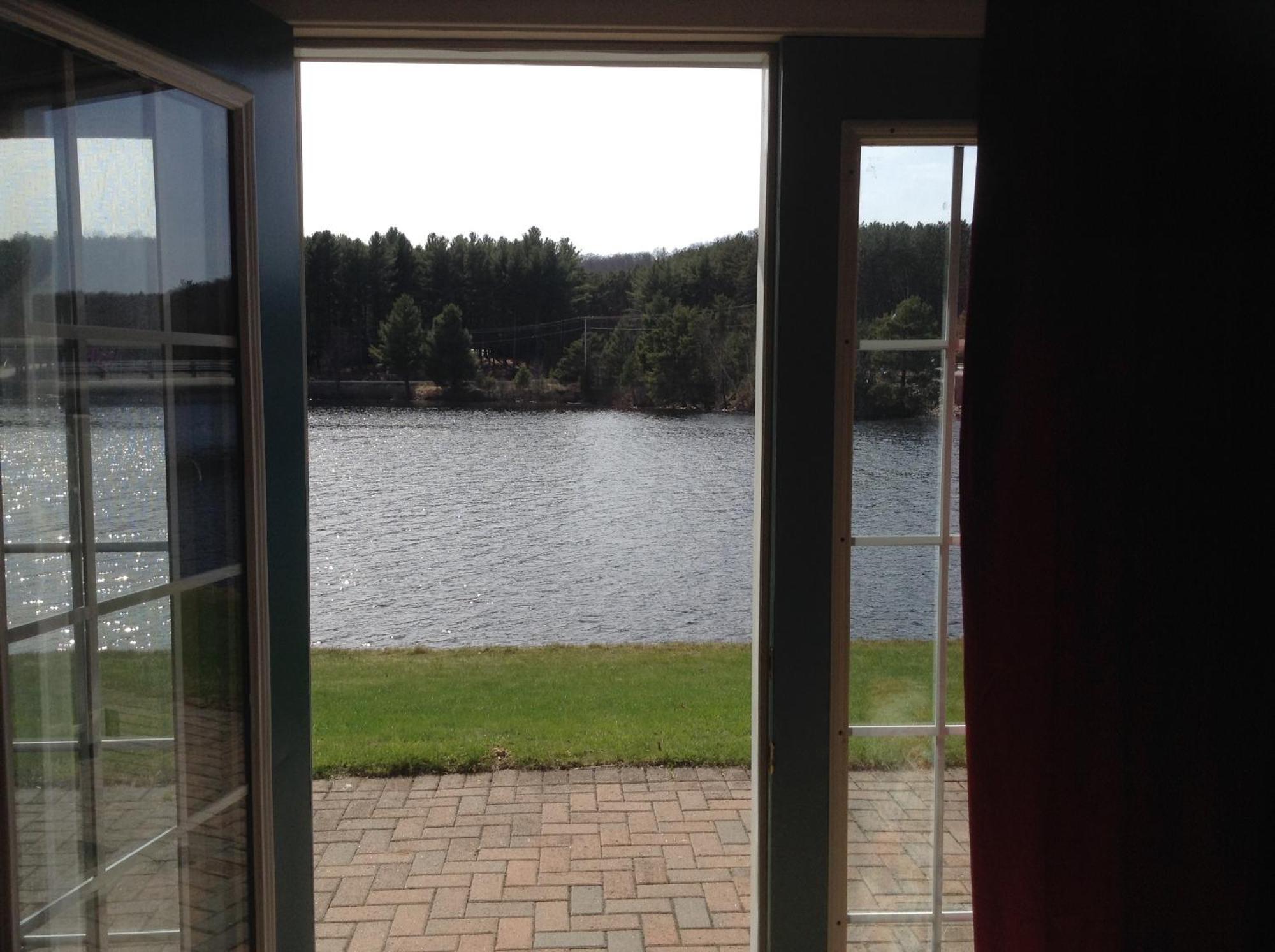Algonquin Lakeside Inn Dwight Rum bild