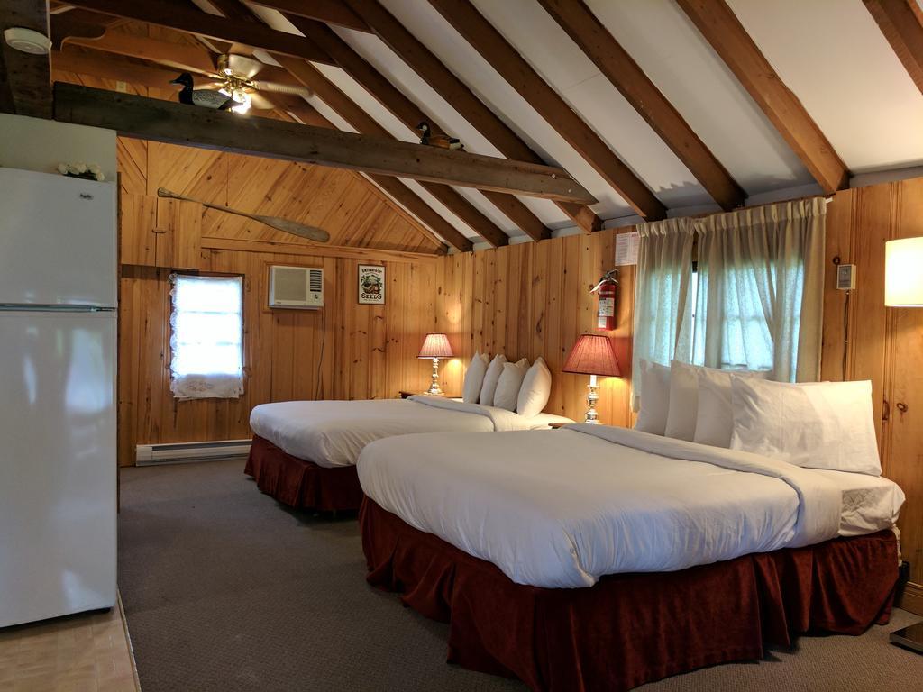 Algonquin Lakeside Inn Dwight Exteriör bild