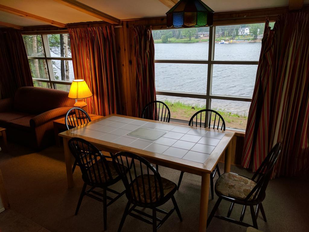 Algonquin Lakeside Inn Dwight Exteriör bild