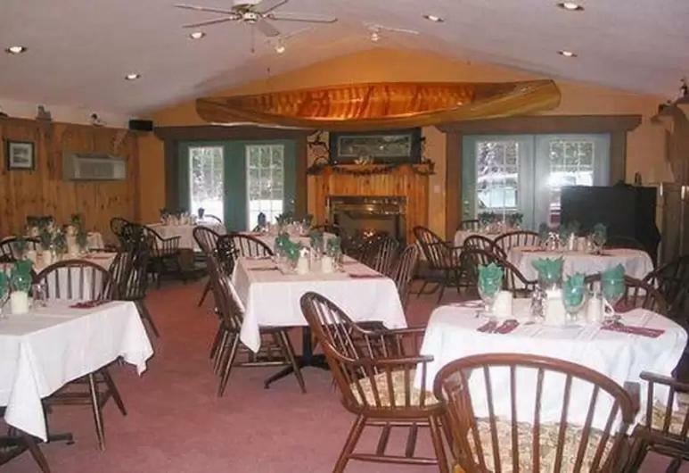 Algonquin Lakeside Inn Dwight Exteriör bild