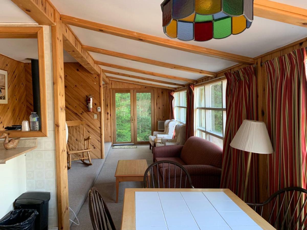 Algonquin Lakeside Inn Dwight Exteriör bild