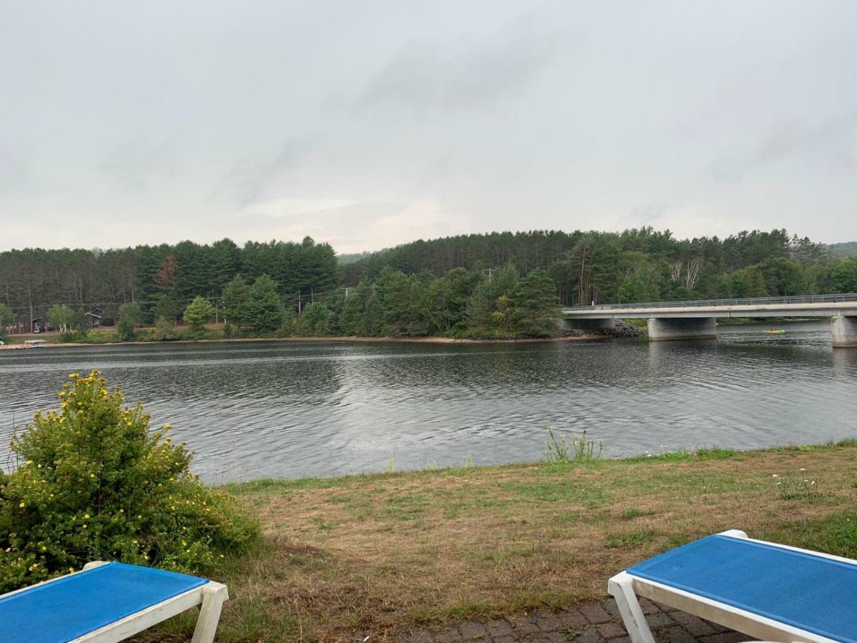 Algonquin Lakeside Inn Dwight Exteriör bild